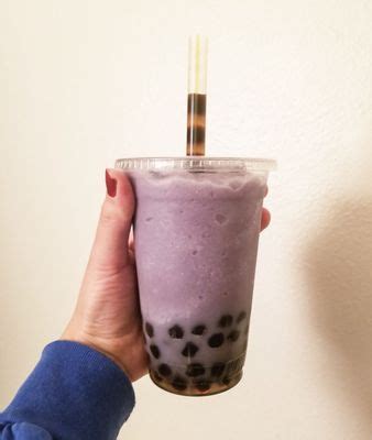 Boba world - The addition of large tapioca pearls, nicknamed “boba” in reference to the busty assets of Hong Kong actress and sex symbol Amy Yip, came in the late ’80s when a Chen Shui Tang staff member ...